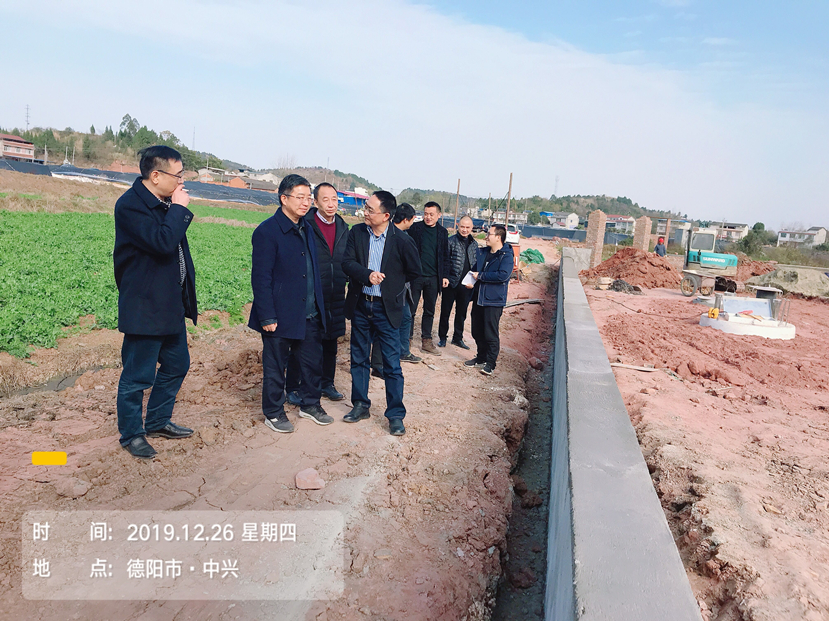 市委常委、政法委書記周新對(duì)城鎮(zhèn)污水打包項(xiàng)目展開督查